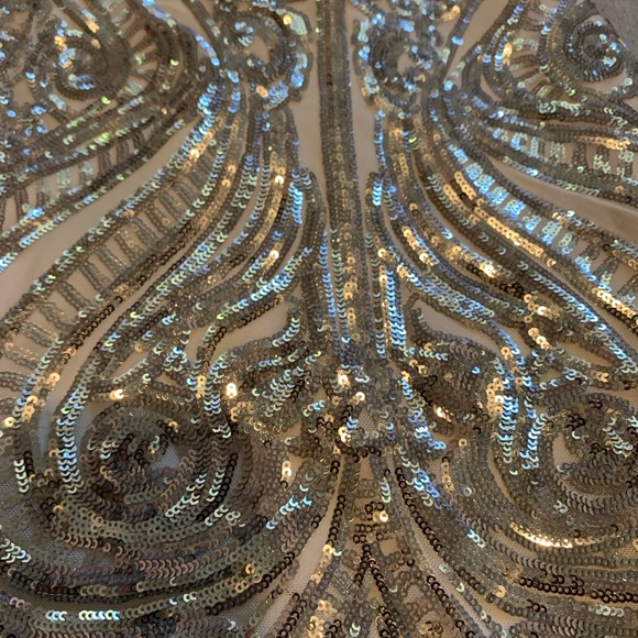 Beautiful plunge neck sequenced dress🤩 - Picture 4 of 5